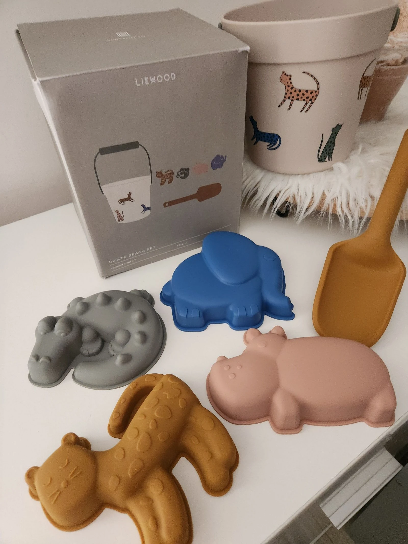 Liewood Dante Leopard Multi Mix silicone beach toy set bucket, mold and shovel – photo 7